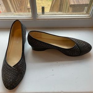 Taryn Rose Felicity Charcoal Gray Black Snakeskin Embossed Wedge Size 8.5